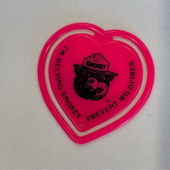 VINTAGE Set of 3 Smokey the Bear Neon Pink and‎ Yellow Heart Shaped Bookmarks - Picture 9 of 11